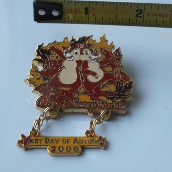 Disney Chip and Dale First Day of Autumn Disney World Collectible Pin From 2006 - Picture 3 of 5